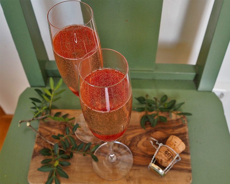 Julig lingondrink med mousserande vin